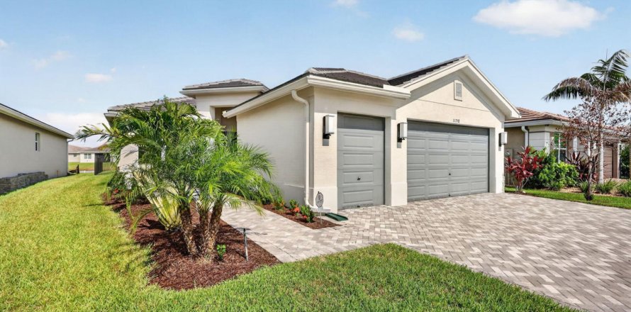 Casa en Port St. Lucie, Florida 3 dormitorios, 200.2 m2 № 2245964