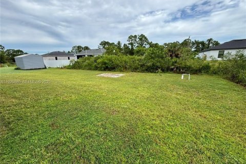 House in Lehigh Acres, Florida 4 bedrooms, 188.59 sq.m. № 2082701 - photo 19