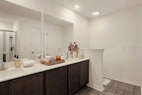 Townhouse in Tavares, Florida 3 bedrooms, 160.81 sq.m. № 2221787 - photo 14