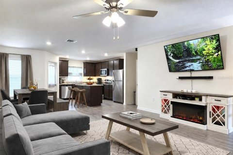Townhouse in Tavares, Florida 3 bedrooms, 160.81 sq.m. № 2221787 - photo 6
