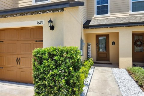 Townhouse in Tavares, Florida 3 bedrooms, 160.81 sq.m. № 2221787 - photo 2