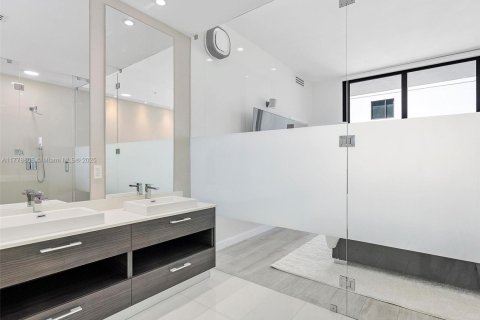 Condominio en venta en Miami, Florida, 3 dormitorios, 136.57 m2 № 1714594 - foto 10