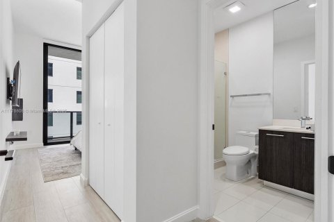 Condominio en venta en Miami, Florida, 3 dormitorios, 136.57 m2 № 1714594 - foto 17