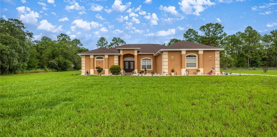 House in Beverly Hills, Florida 4 bedrooms, 256.22 sq.m. № 1827341