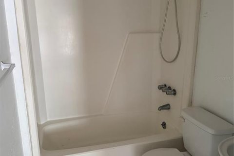 Immobilier commercial à vendre à Bradenton, Floride: 4 chambres, 140.47 m2 № 2196173 - photo 12
