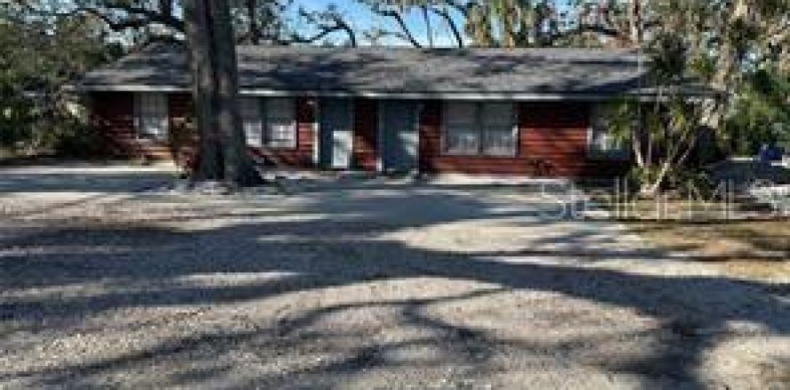 Immobilier commercial à Bradenton, Floride 4 chambres, 140.47 m2 № 2196173