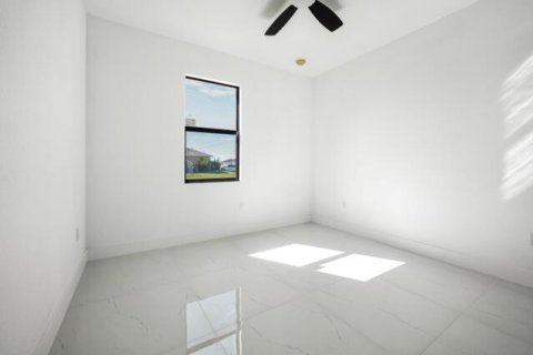 Casa en venta en Cape Coral, Florida, 4 dormitorios, 154.03 m2 № 2260446 - foto 18