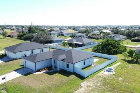 Casa en venta en Cape Coral, Florida, 4 dormitorios, 154.03 m2 № 2260446 - foto 5