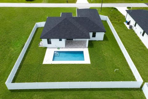 Casa en venta en Cape Coral, Florida, 4 dormitorios, 154.03 m2 № 2260446 - foto 3