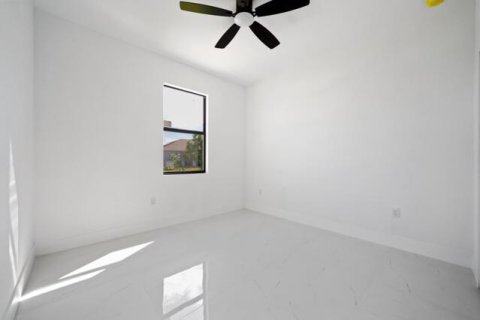 Casa en venta en Cape Coral, Florida, 4 dormitorios, 154.03 m2 № 2260446 - foto 17