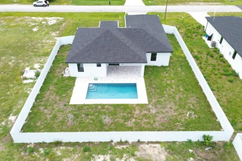 Casa en venta en Cape Coral, Florida, 4 dormitorios, 154.03 m2 № 2260446 - foto 4