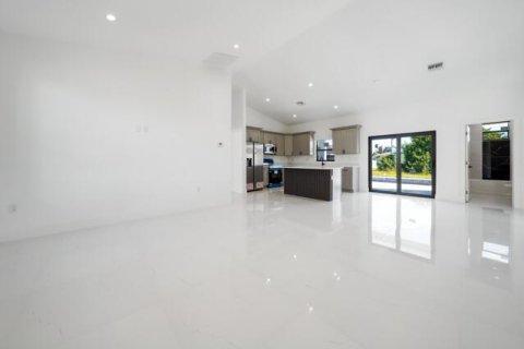 Casa en venta en Cape Coral, Florida, 4 dormitorios, 154.03 m2 № 2260446 - foto 9