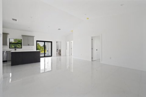 Casa en venta en Cape Coral, Florida, 4 dormitorios, 154.03 m2 № 2260446 - foto 10