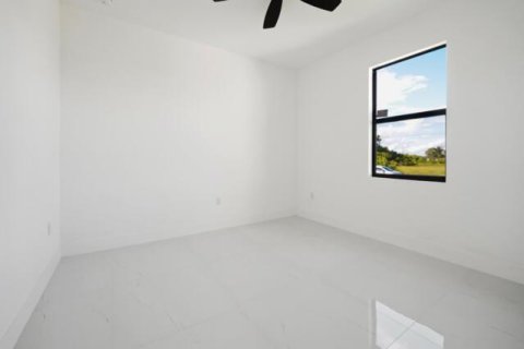 Casa en venta en Cape Coral, Florida, 4 dormitorios, 154.03 m2 № 2260446 - foto 15