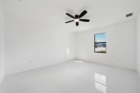 Casa en venta en Cape Coral, Florida, 4 dormitorios, 154.03 m2 № 2260446 - foto 14