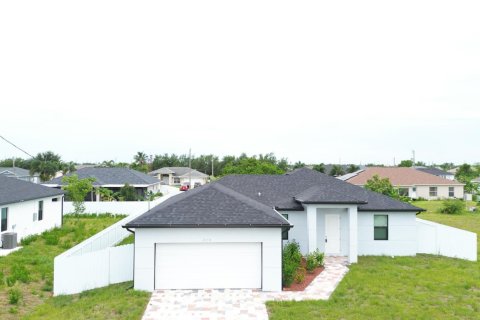 Casa en venta en Cape Coral, Florida, 4 dormitorios, 154.03 m2 № 2260446 - foto 2