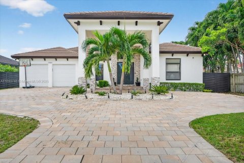 Casa en venta en Cutler Bay, Florida, 4 dormitorios, 237.46 m2 № 2017358 - foto 4