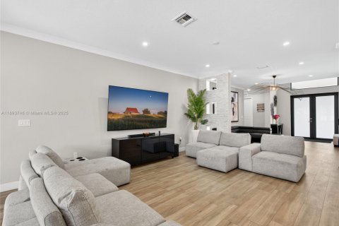 Casa en venta en Cutler Bay, Florida, 4 dormitorios, 237.46 m2 № 2017358 - foto 26