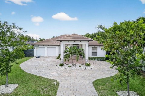 Casa en venta en Cutler Bay, Florida, 4 dormitorios, 237.46 m2 № 2017358 - foto 3