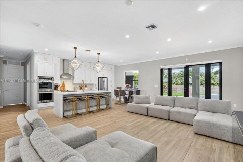 Casa en venta en Cutler Bay, Florida, 4 dormitorios, 237.46 m2 № 2017358 - foto 25