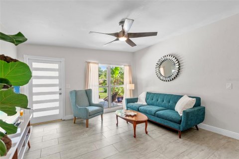 House in Orlando, Florida 3 bedrooms, 105.54 sq.m. № 1755451 - photo 4