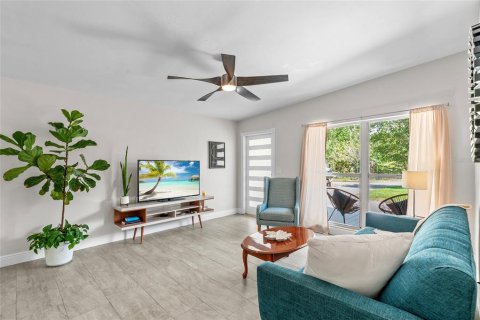 House in Orlando, Florida 3 bedrooms, 105.54 sq.m. № 1755451 - photo 6