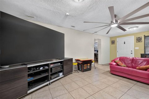 Villa ou maison à vendre à Tampa, Floride: 3 chambres, 179.58 m2 № 2354875 - photo 18