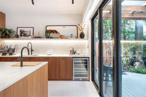 Villa ou maison à vendre à Miami Beach, Floride: 3 chambres, 168.62 m2 № 2067807 - photo 13