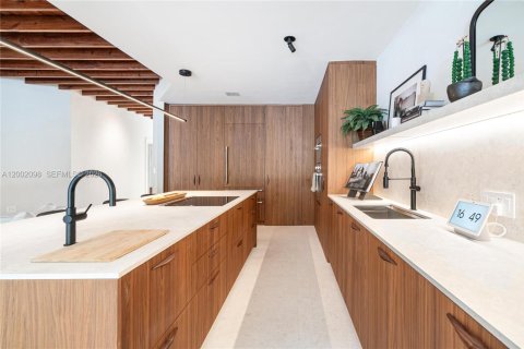 Villa ou maison à vendre à Miami Beach, Floride: 3 chambres, 168.62 m2 № 2067807 - photo 7