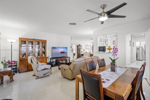 House in Surfside, Florida 2 bedrooms, 148.64 sq.m. № 1702393 - photo 18