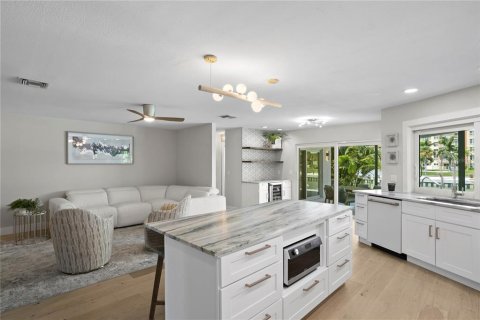 Villa ou maison à vendre à Saint Petersburg, Floride: 4 chambres, 264.49 m2 № 2389190 - photo 17