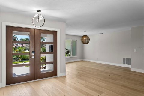 Villa ou maison à vendre à Saint Petersburg, Floride: 4 chambres, 264.49 m2 № 2389190 - photo 9