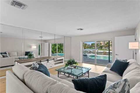 Villa ou maison à vendre à Saint Petersburg, Floride: 4 chambres, 264.49 m2 № 2389190 - photo 8