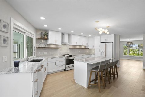 Villa ou maison à vendre à Saint Petersburg, Floride: 4 chambres, 264.49 m2 № 2389190 - photo 12