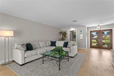 Villa ou maison à vendre à Saint Petersburg, Floride: 4 chambres, 264.49 m2 № 2389190 - photo 6