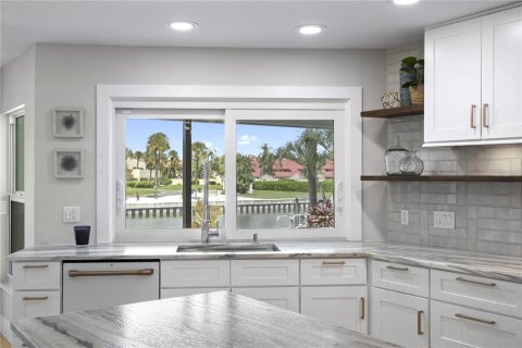 Villa ou maison à vendre à Saint Petersburg, Floride: 4 chambres, 264.49 m2 № 2389190 - photo 13