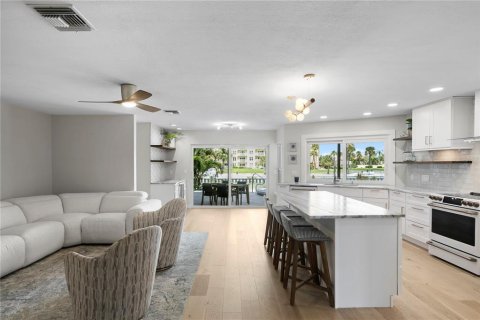 Villa ou maison à vendre à Saint Petersburg, Floride: 4 chambres, 264.49 m2 № 2389190 - photo 11