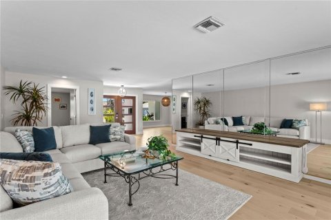 Villa ou maison à vendre à Saint Petersburg, Floride: 4 chambres, 264.49 m2 № 2389190 - photo 7