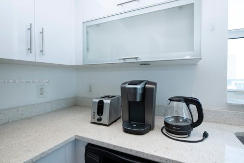 Снять в аренду кондоминиум в Майами, Флорида 2 спальни, 98.1м2, № 1956747 - фото 16