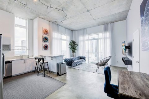 Снять в аренду кондоминиум в Майами, Флорида 2 спальни, 98.1м2, № 1956747 - фото 2