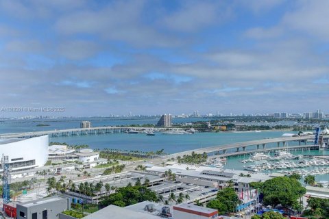 Снять в аренду кондоминиум в Майами, Флорида 2 спальни, 98.1м2, № 1956747 - фото 22