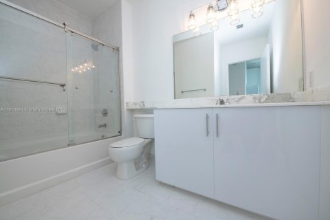 Снять в аренду кондоминиум в Майами, Флорида 2 спальни, 98.1м2, № 1956747 - фото 17