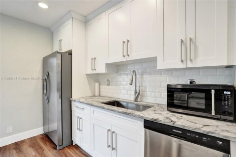 Casa en venta en Fort Lauderdale, Florida, 4 dormitorios, 131.55 m2 № 1931869 - foto 2