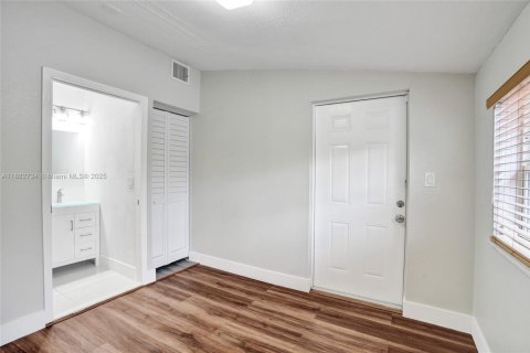 Casa en venta en Fort Lauderdale, Florida, 4 dormitorios, 131.55 m2 № 1931869 - foto 7