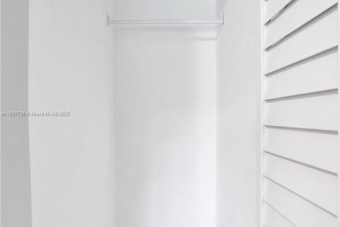 Casa en venta en Fort Lauderdale, Florida, 4 dormitorios, 131.55 m2 № 1931869 - foto 9