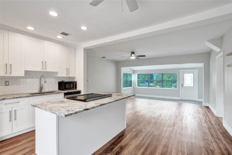 Casa en venta en Fort Lauderdale, Florida, 4 dormitorios, 131.55 m2 № 1931869 - foto 4