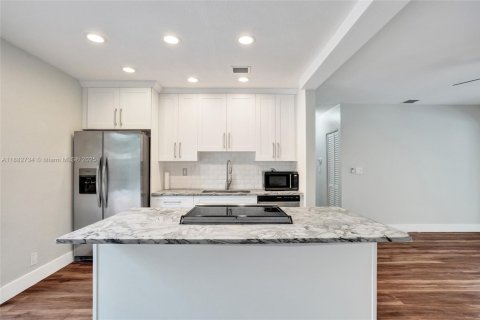 Casa en venta en Fort Lauderdale, Florida, 4 dormitorios, 131.55 m2 № 1931869 - foto 3