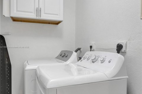 Casa en venta en Fort Lauderdale, Florida, 4 dormitorios, 131.55 m2 № 1931869 - foto 19