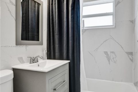 Casa en venta en Fort Lauderdale, Florida, 4 dormitorios, 131.55 m2 № 1931869 - foto 14