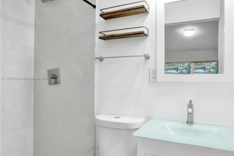 Casa en venta en Fort Lauderdale, Florida, 4 dormitorios, 131.55 m2 № 1931869 - foto 11